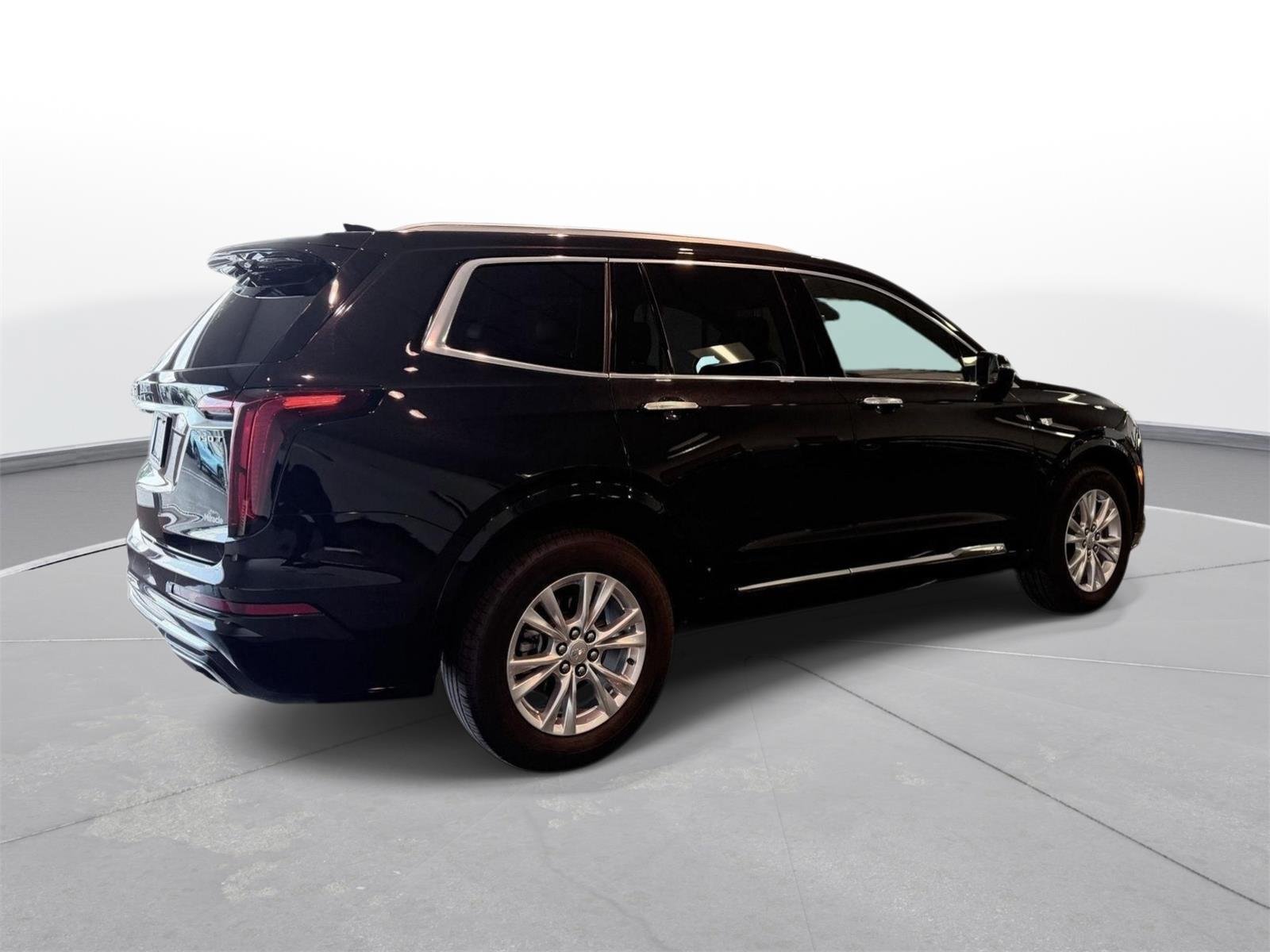 Used 2024 Cadillac XT6 Luxury w/ LPO, Floor Liner Package AWD/4WD image 5