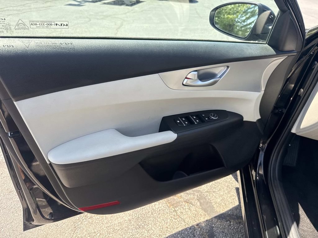 Used 2022 Kia Forte LXS FWD image 15