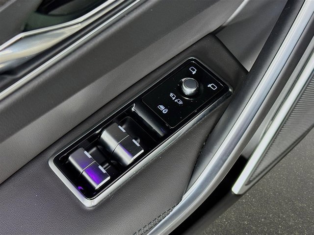 New 2026 Jaguar F-PACE SVR image 20