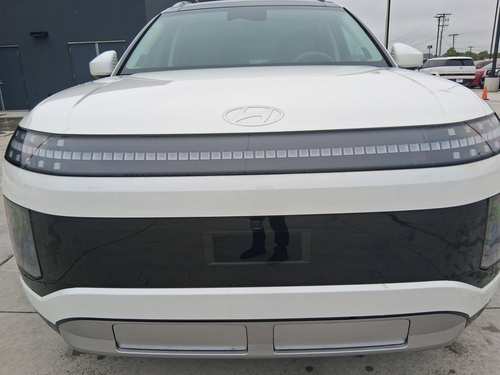 New 2026 Hyundai Ioniq 9 Limited image 2