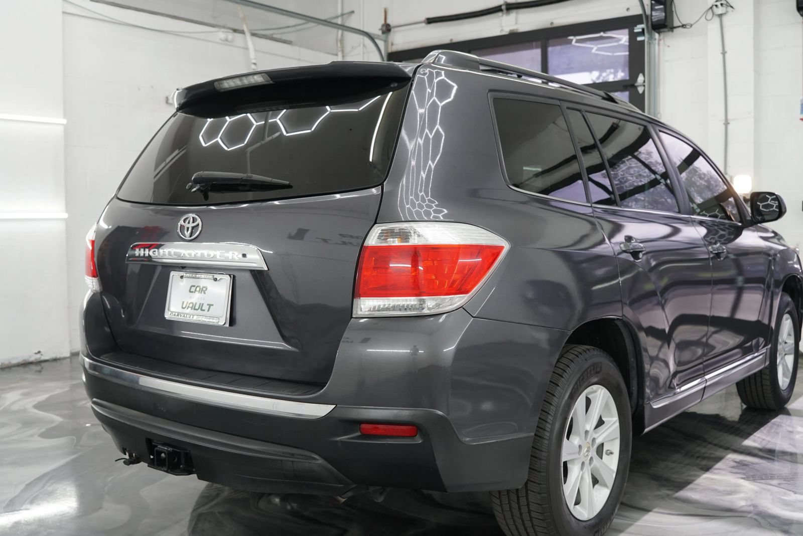 Used 2012 Toyota Highlander SE w/ Tow Pkg FWD image 8