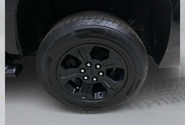 Used 2019 Chevrolet Tahoe LS w/ Enhanced Driver Alert Package AWD/4WD image 17