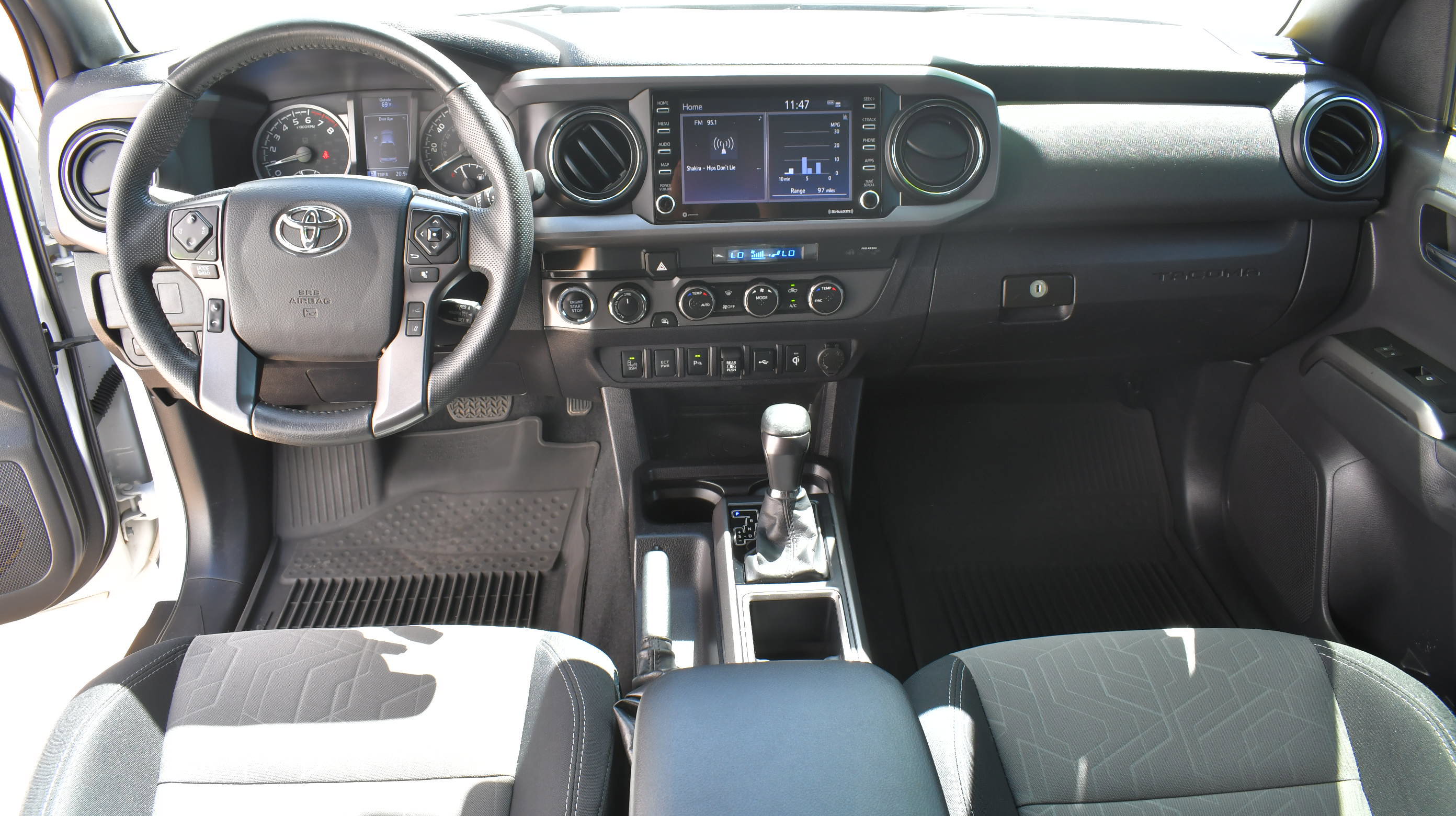 Used 2022 Toyota Tacoma TRD Off-Road w/ Technology Package image 14