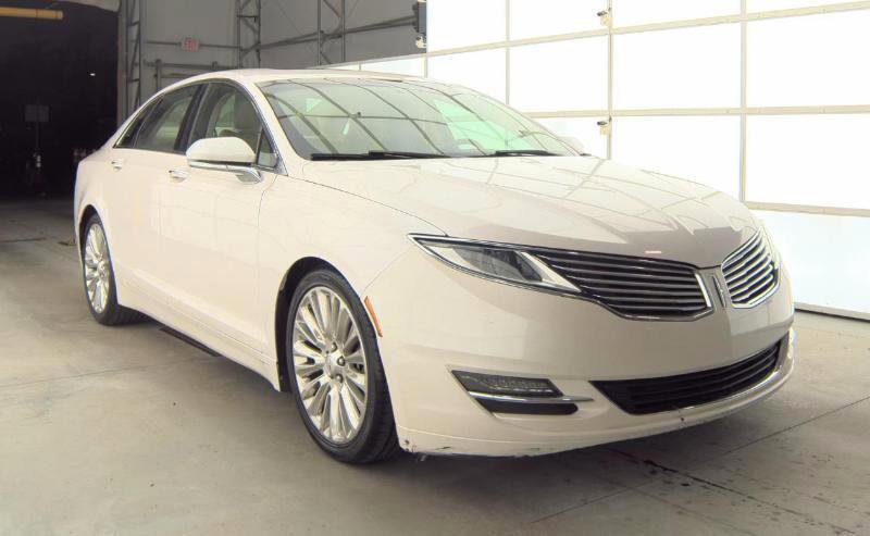 Used 2013 Lincoln MKZ FWD image 2