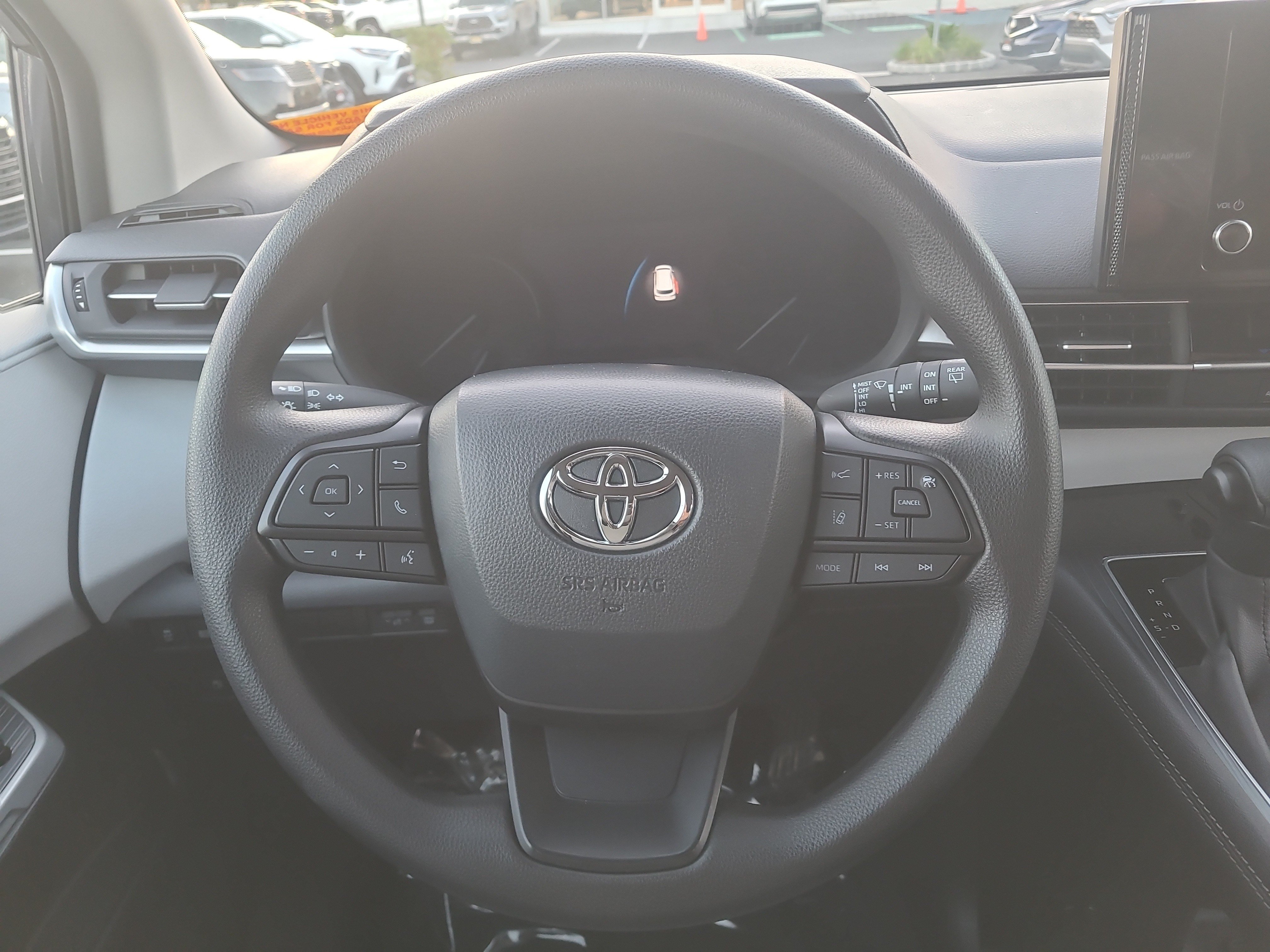 Certified 2025 Toyota Sienna LE FWD image 21
