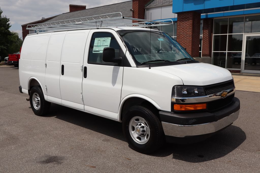 New 2025 Chevrolet Express 2500 w/ Driver Convenience Package RWD video 3
