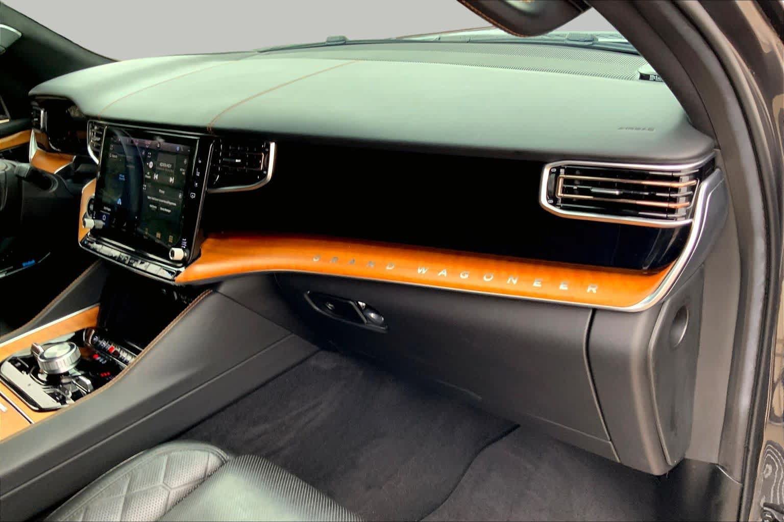 Used 2022 Jeep Grand Wagoneer Series III AWD/4WD image 18
