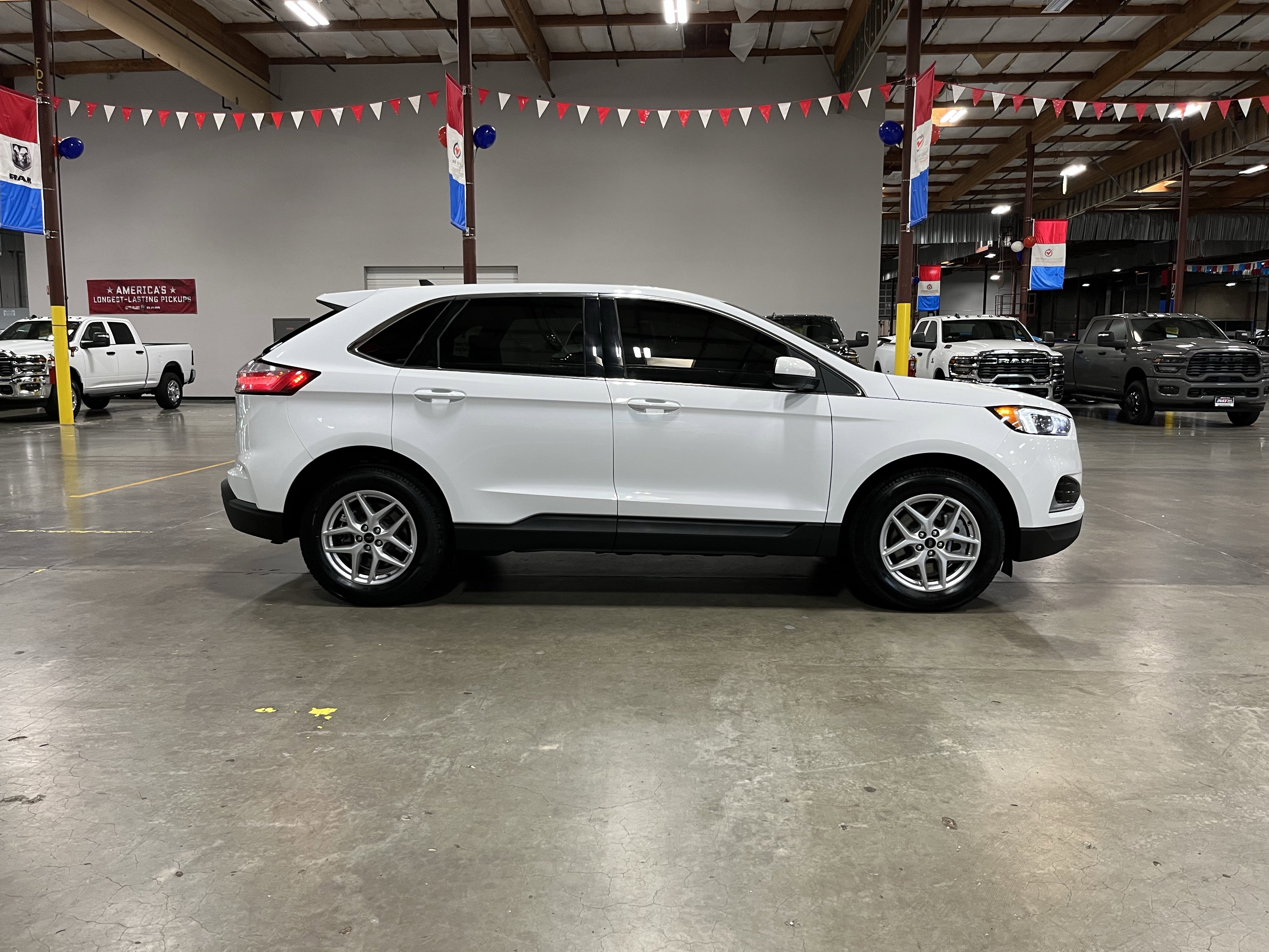 Used 2024 Ford Edge SEL image 6