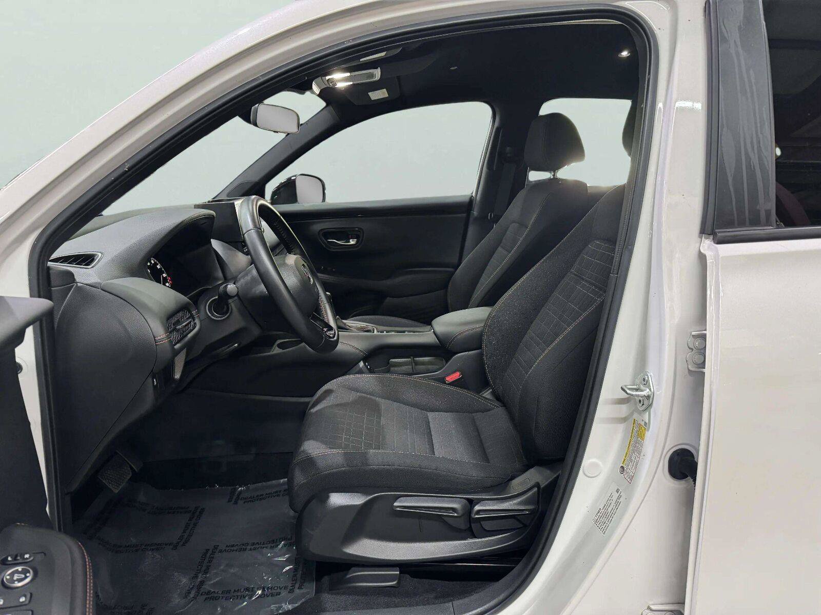 Used 2025 Honda HR-V Sport image 15