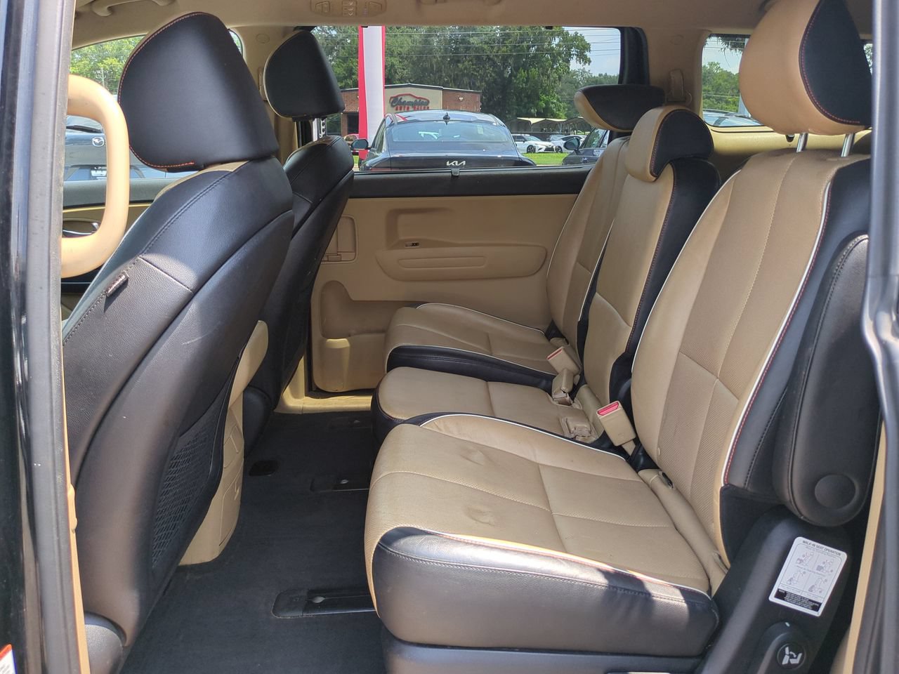 Used 2017 Kia Sedona LX w/ LX Essentials Premium Package FWD image 14
