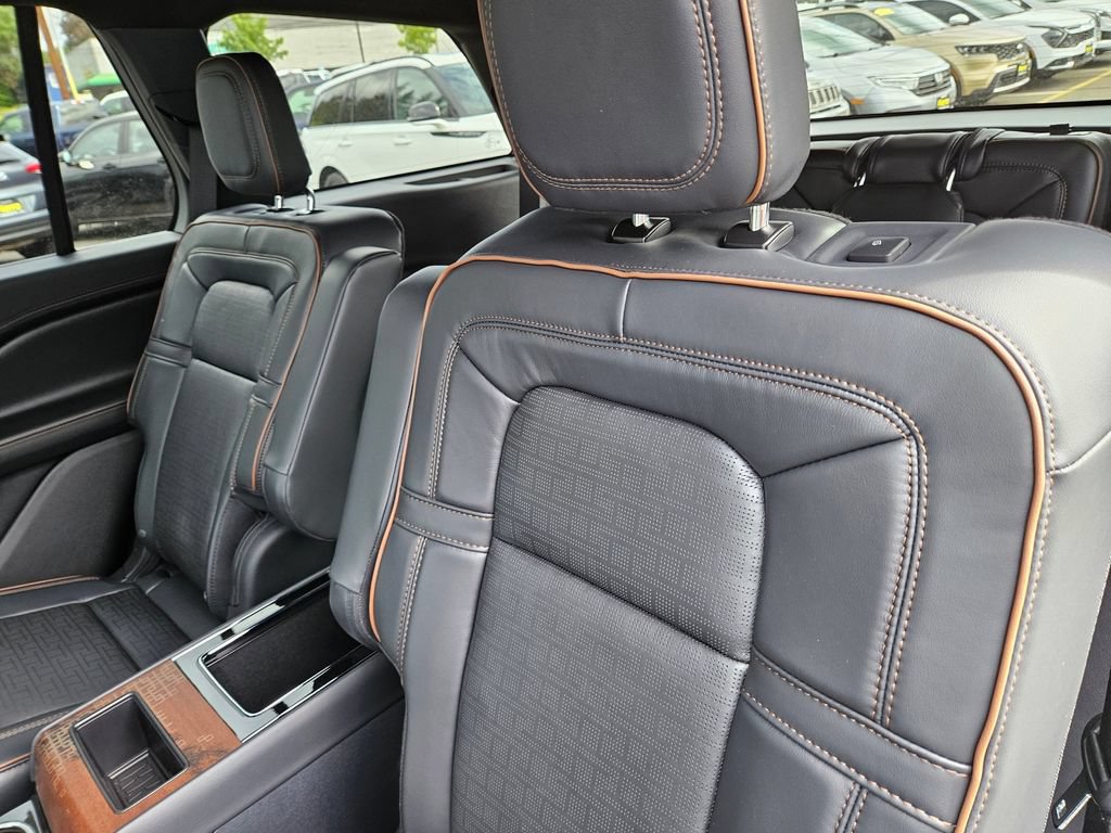 New 2026 Lincoln Aviator Black Label w/ Jet Appearance Package AWD/4WD image 14