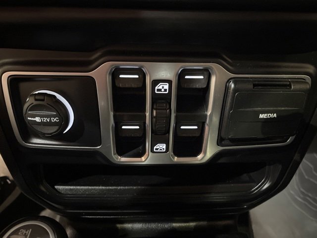 Used 2020 Jeep Wrangler Unlimited Sahara image 20