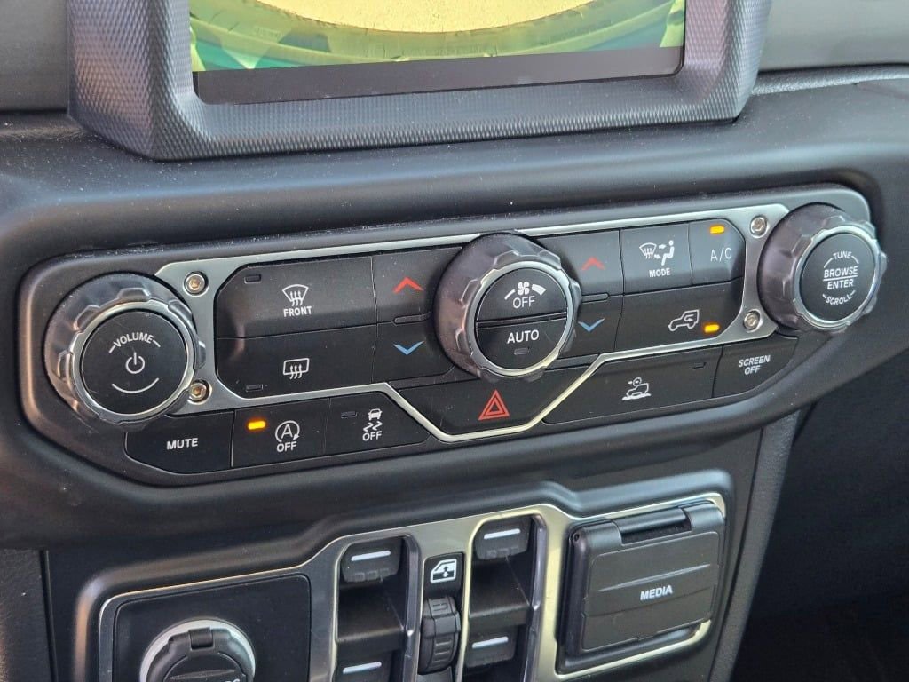 Certified 2022 Jeep Wrangler Unlimited Sahara image 25