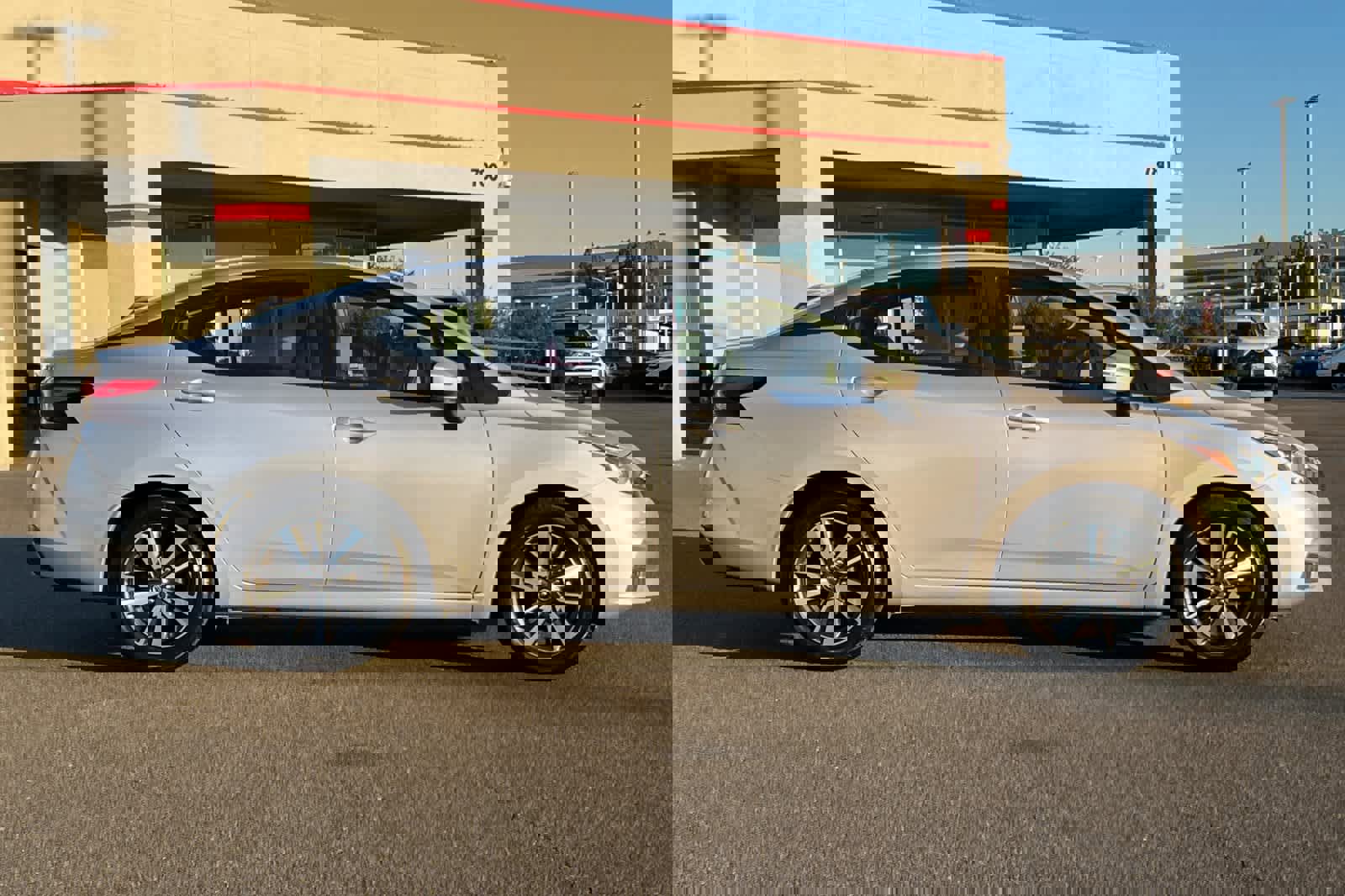 Used 2021 Nissan Versa SV image 6