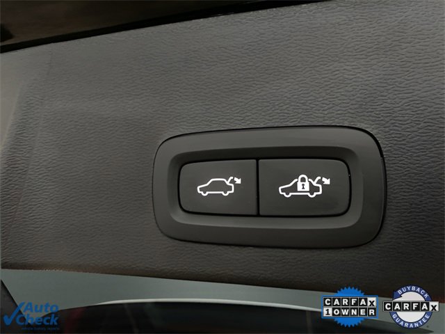 Used 2025 Volvo XC40 B5 Core image 8