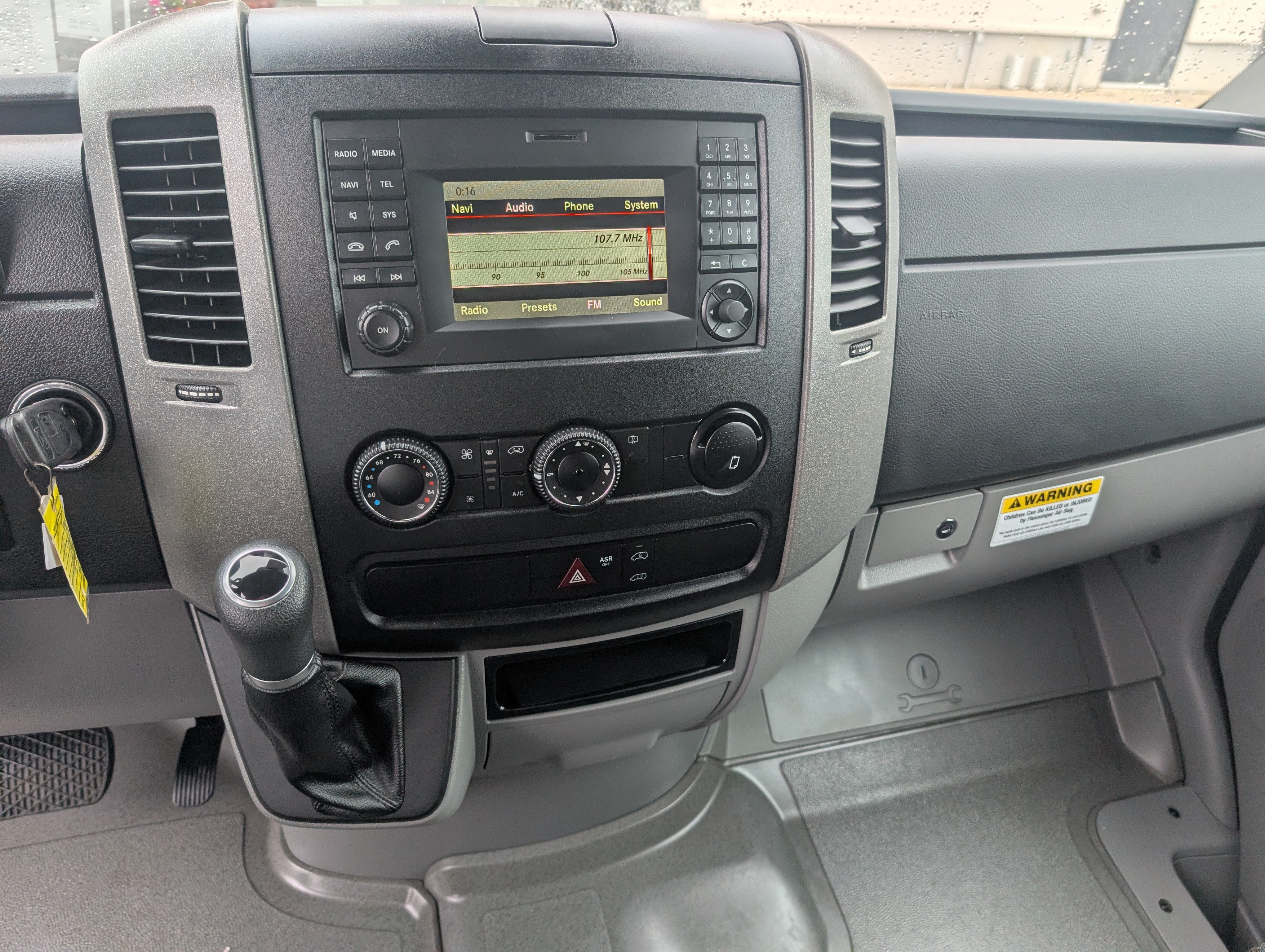 Used 2015 Freightliner Sprinter 2500 RWD image 17
