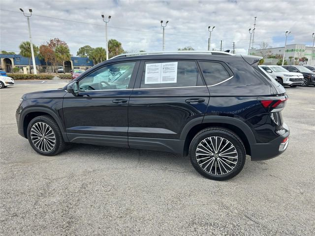 Used 2025 Volkswagen Taos SE image 6