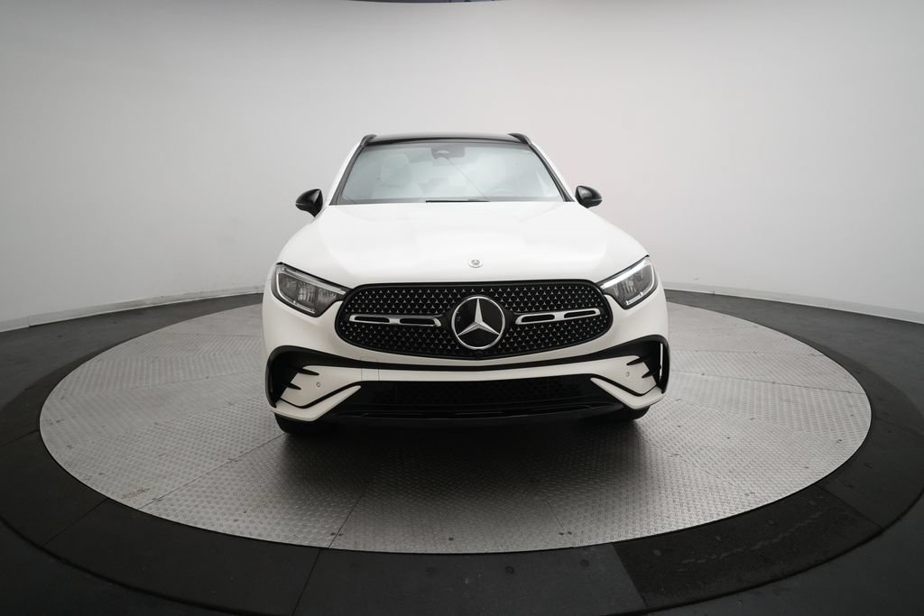 Used 2025 Mercedes-Benz GLC 300 4MATIC image 11