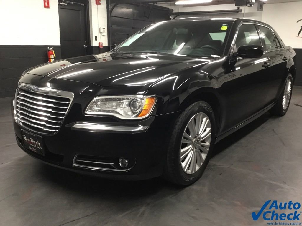 Used 2013 Chrysler 300 AWD w/ Driver Convenience Group image 5