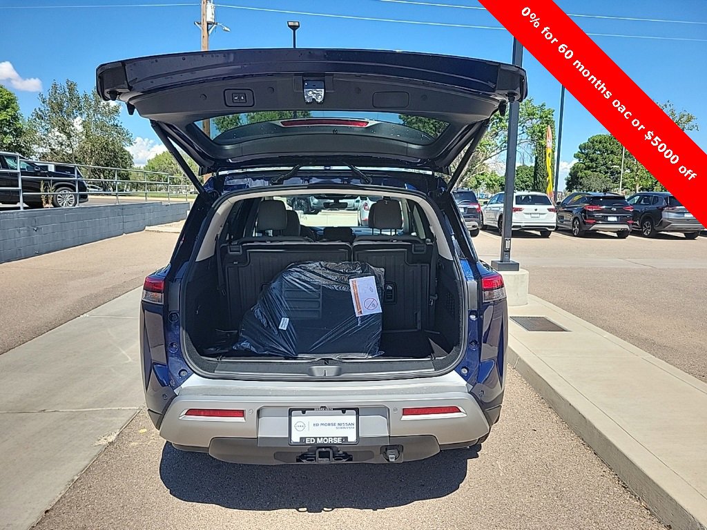 New 2025 Nissan Pathfinder SL w/ SL Premium Package image 13