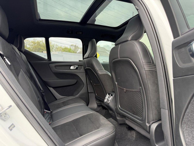Used 2021 Volvo XC40 T5 R-Design w/ Advanced Package image 11