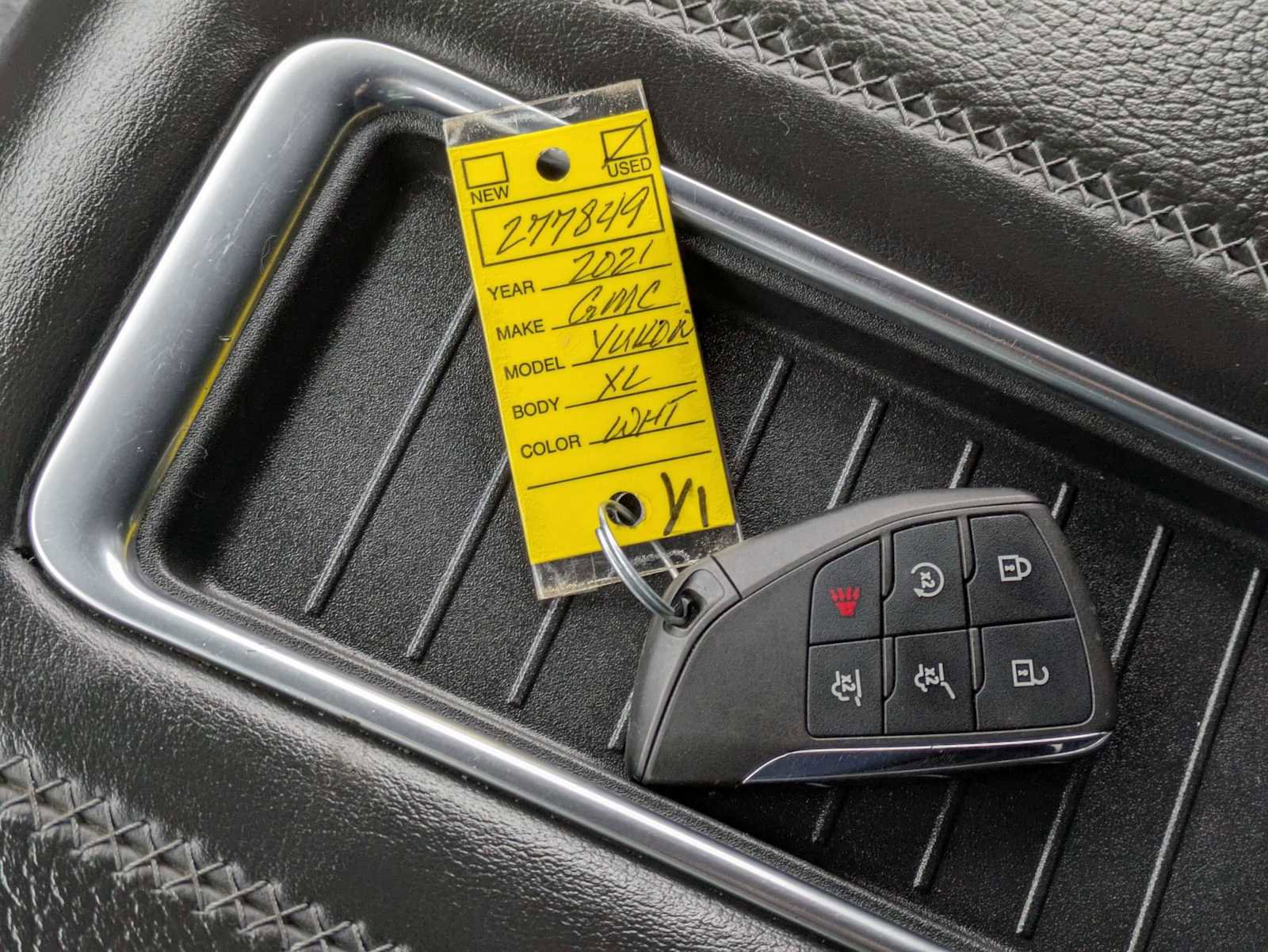 Used 2021 GMC Yukon XL Denali w/ Denali Premium Package image 38