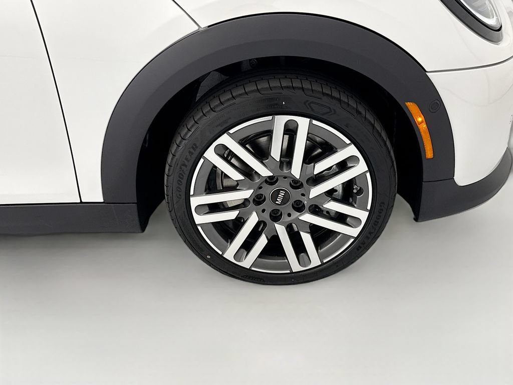New 2026 MINI Cooper 4-Door Hardtop FWD image 31