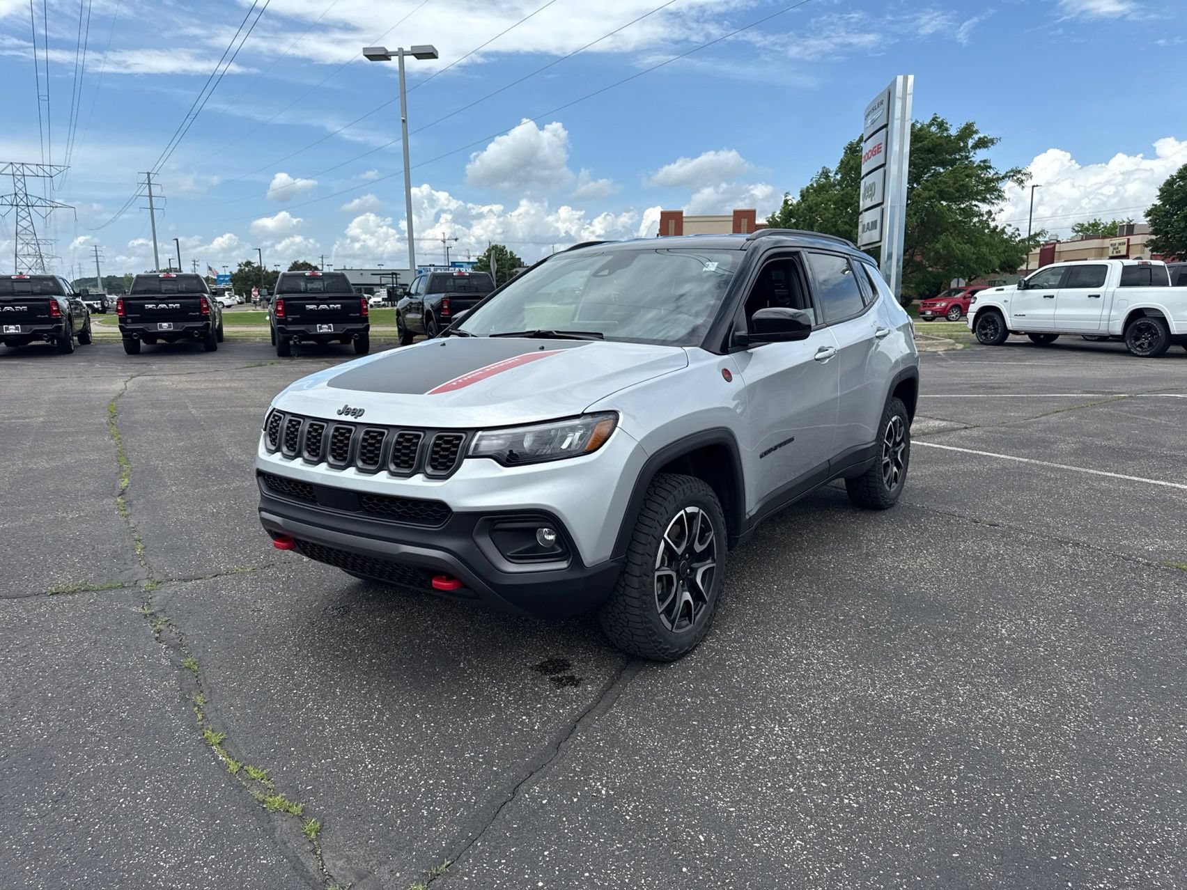 Used 2025 Jeep Compass Trailhawk AWD/4WD image 40