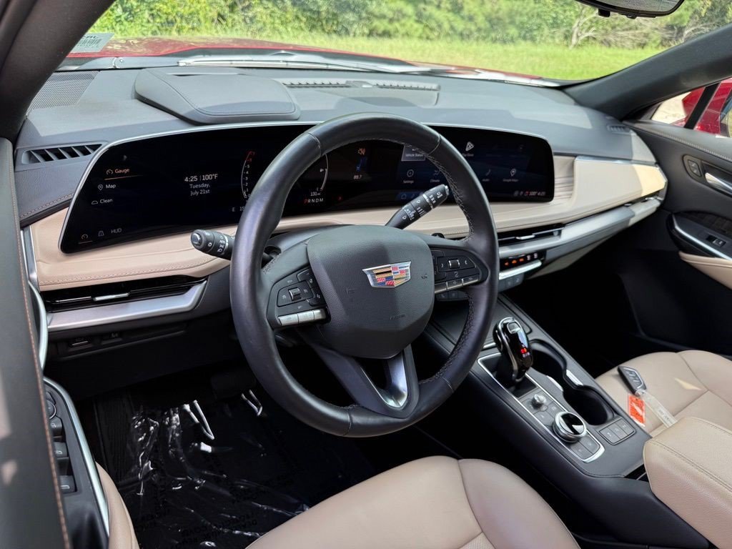 Certified 2024 Cadillac XT4 Premium Luxury w/ Technology Package FWD image 3
