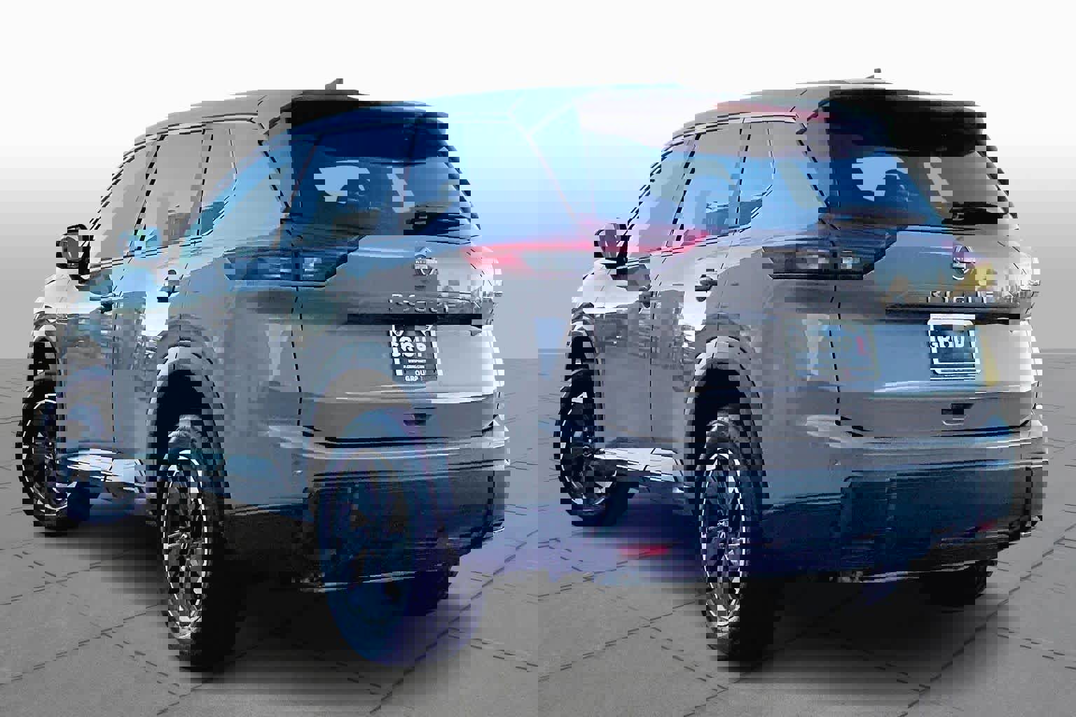 Used 2025 Nissan Rogue SV image 10