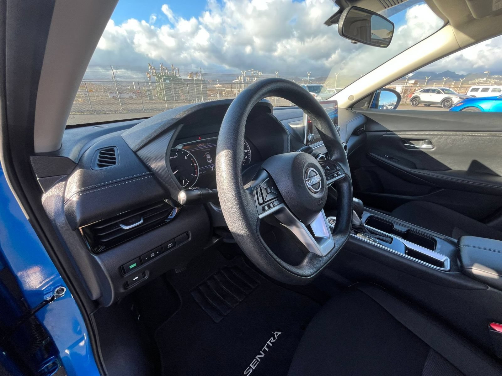 Used 2025 Nissan Sentra SV FWD image 33
