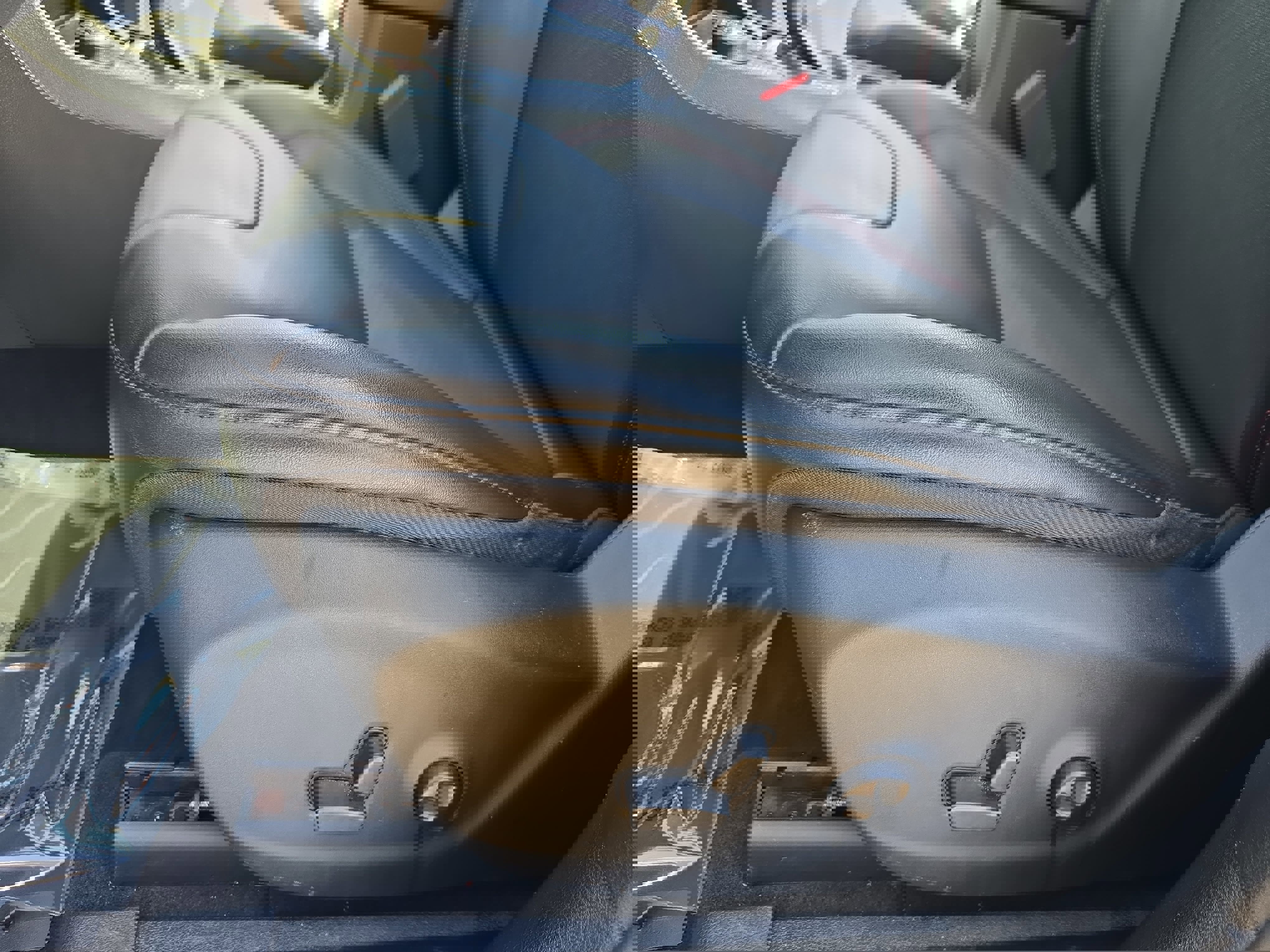 Used 2019 Jeep Cherokee Trailhawk w/ Comfort/Convenience Group image 31