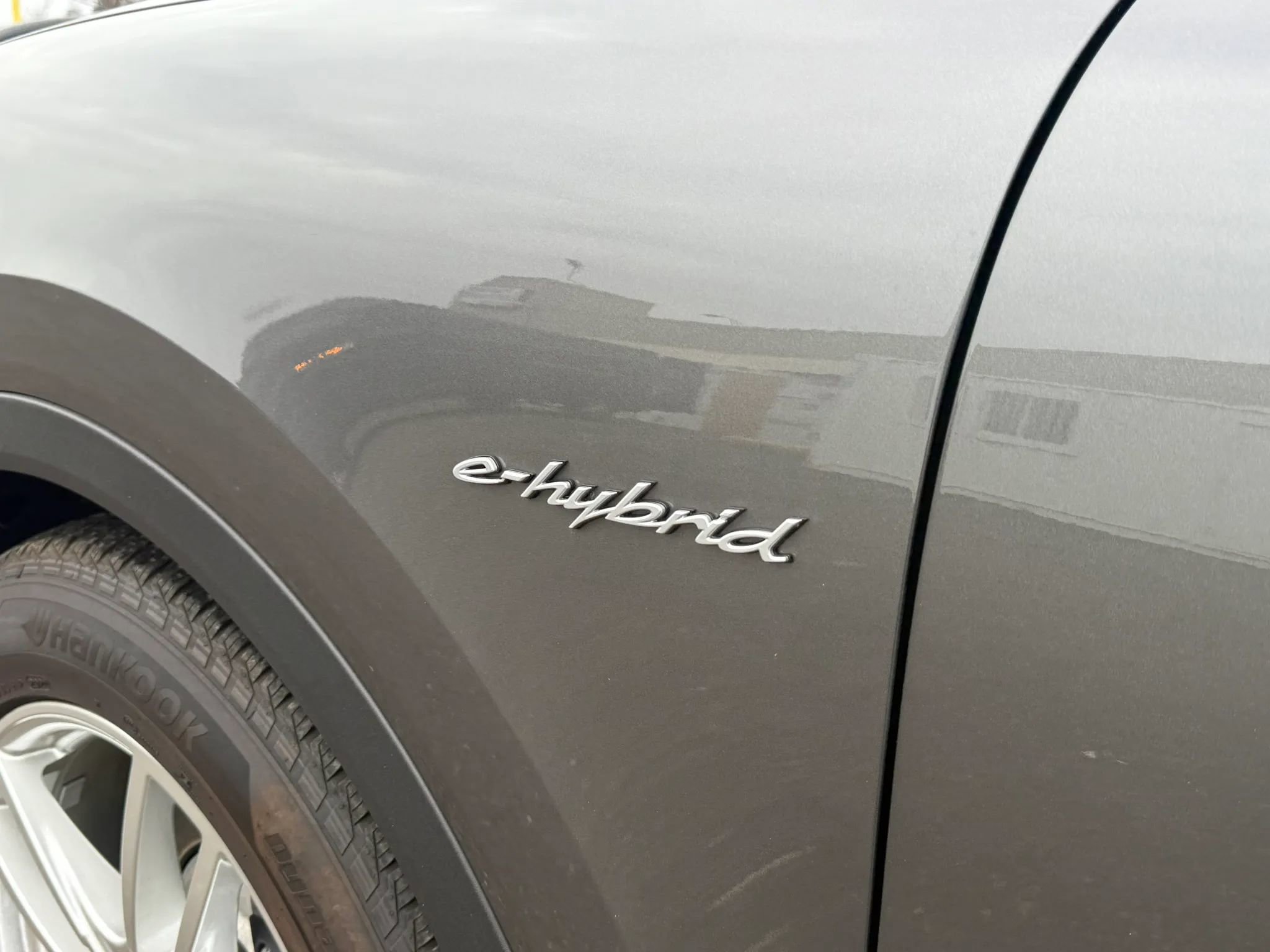 Used 2025 Porsche Cayenne E-Hybrid Sport Utility 4D w/ Premium Package Plus image 8