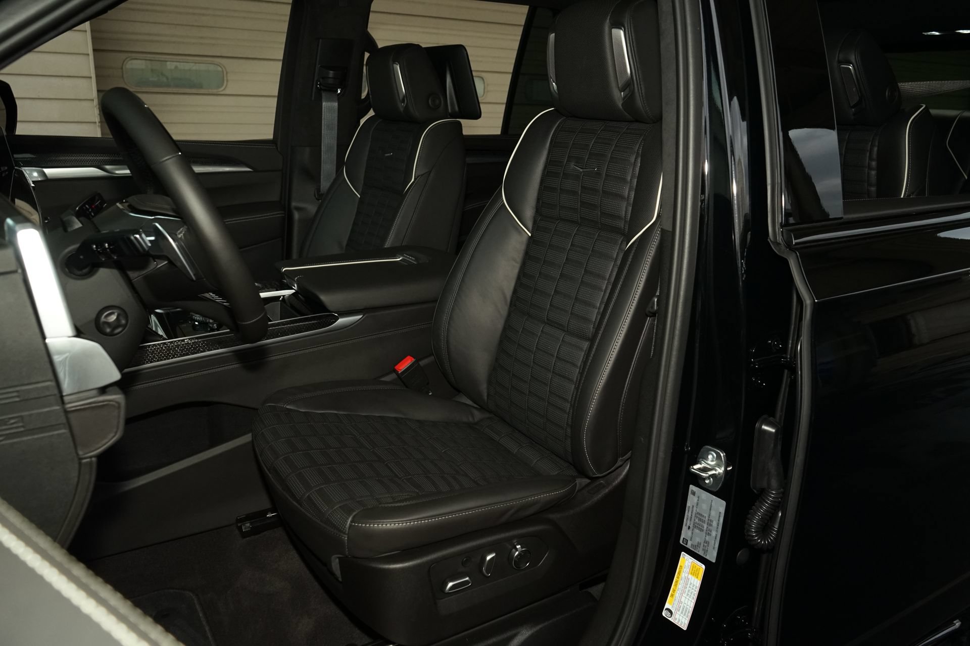 Used 2025 Cadillac Escalade V AWD/4WD image 10