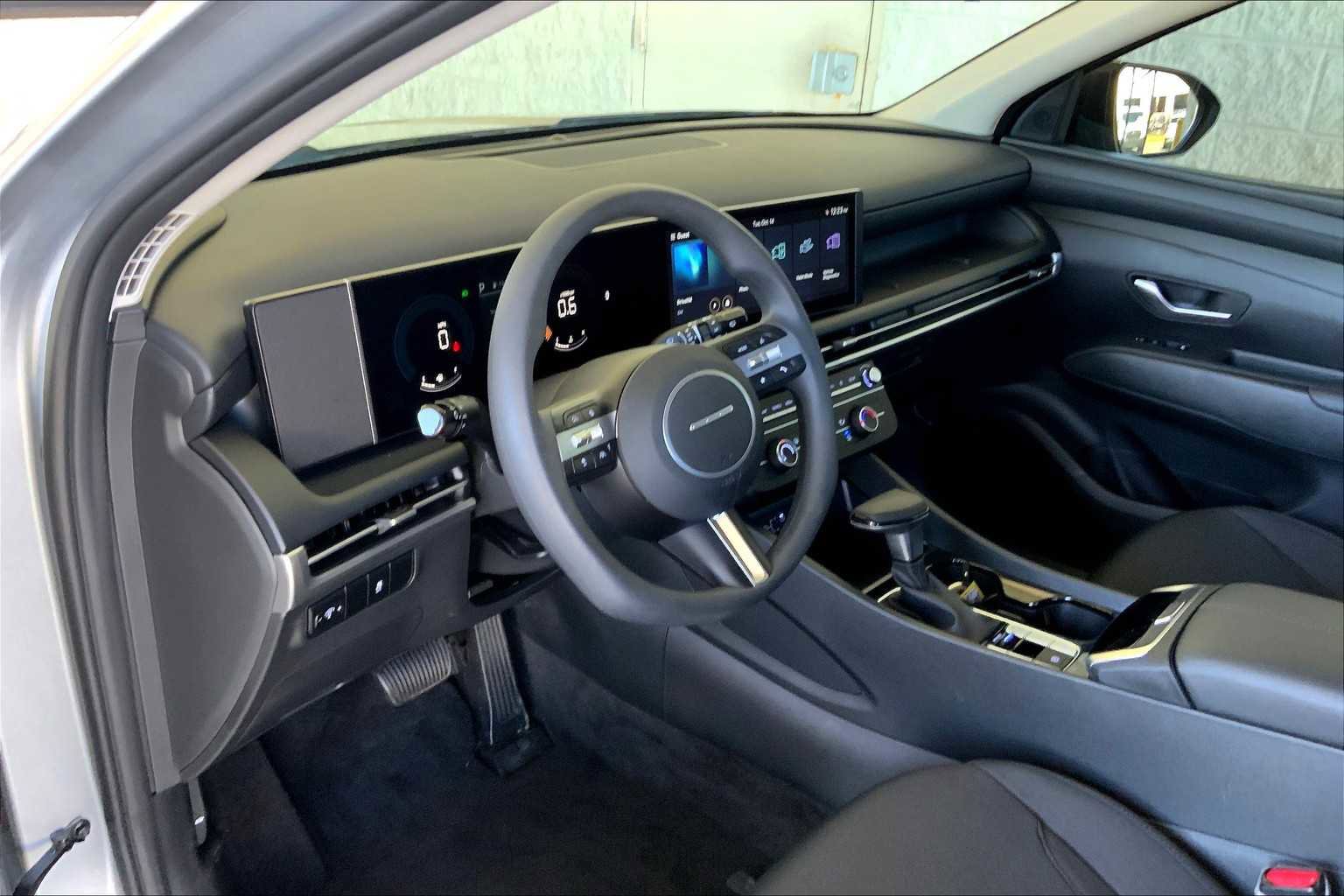 Used 2025 Hyundai Tucson SE image 31