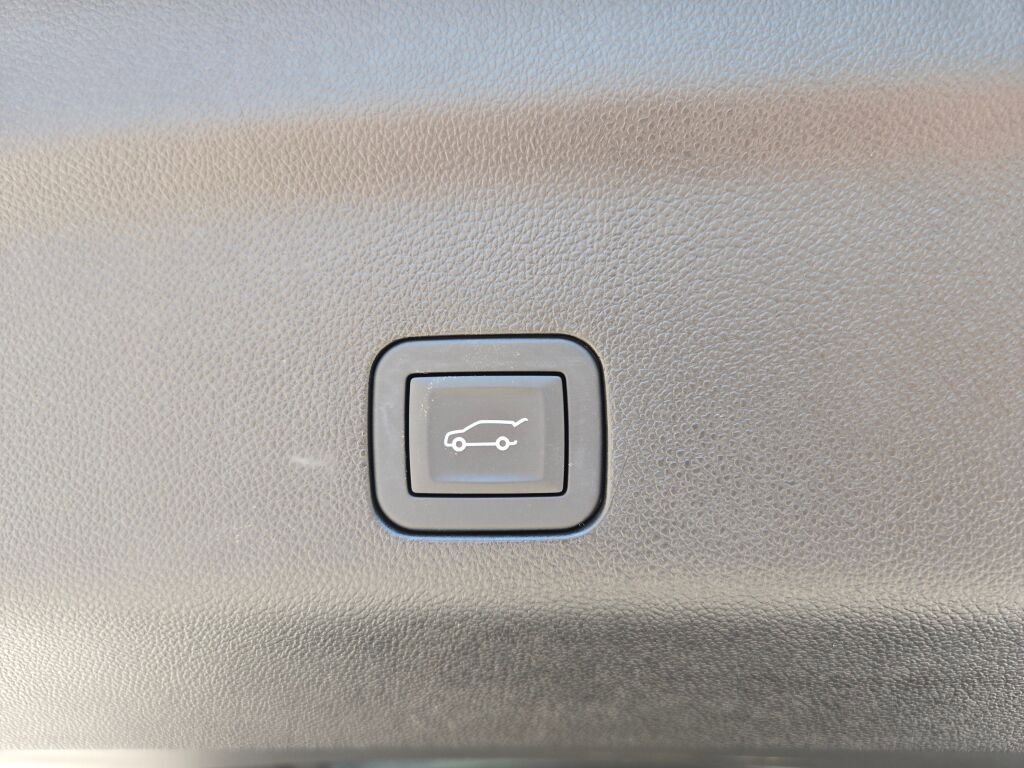 Used 2025 Chevrolet Suburban Premier image 20