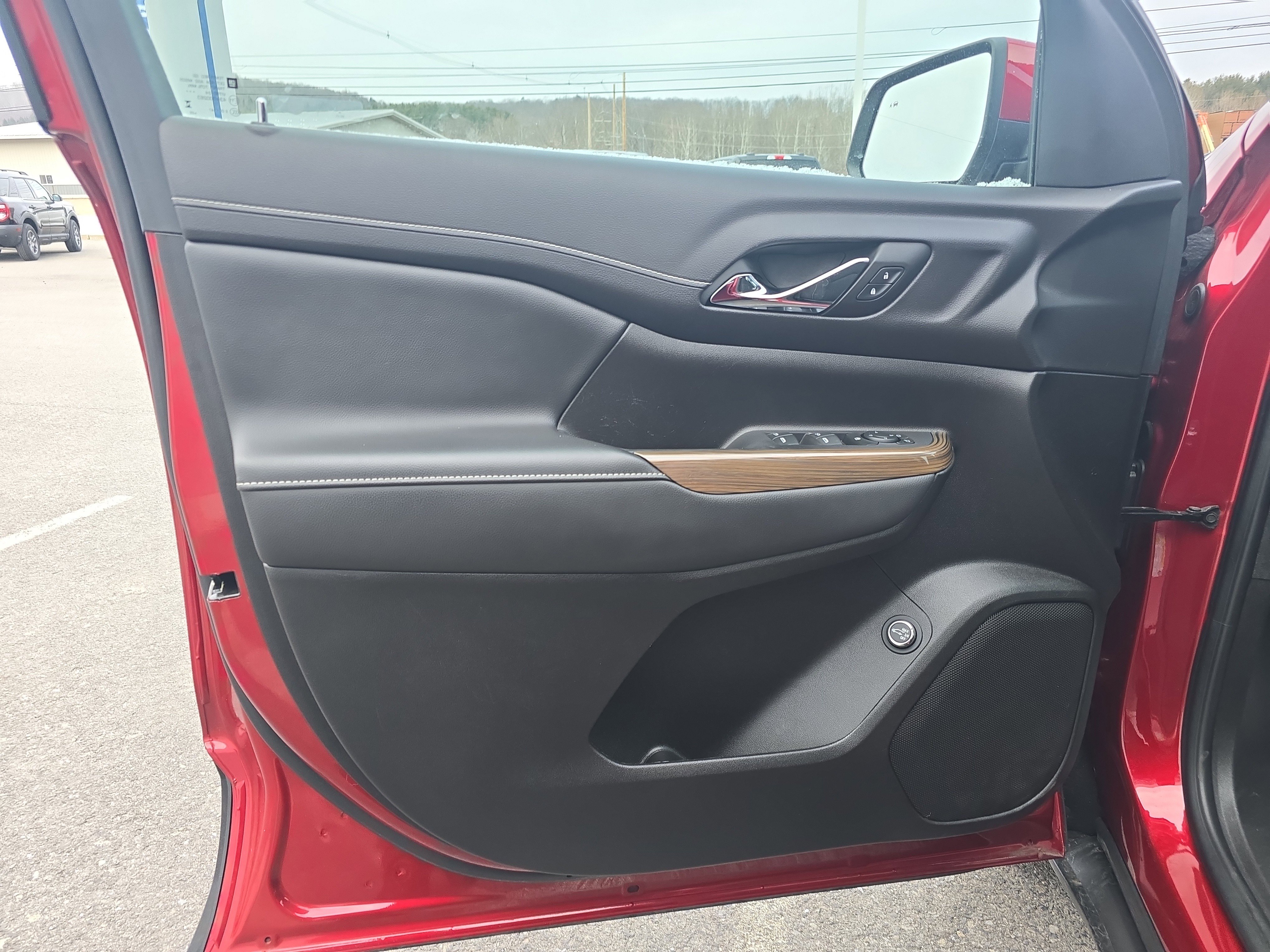 Used 2023 GMC Acadia SLE w/ Driver Convenience Package image 18