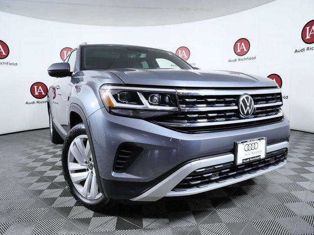 Used 2023 Volkswagen Atlas Cross Sport SE w/ Panoramic Sunroof Package image 2