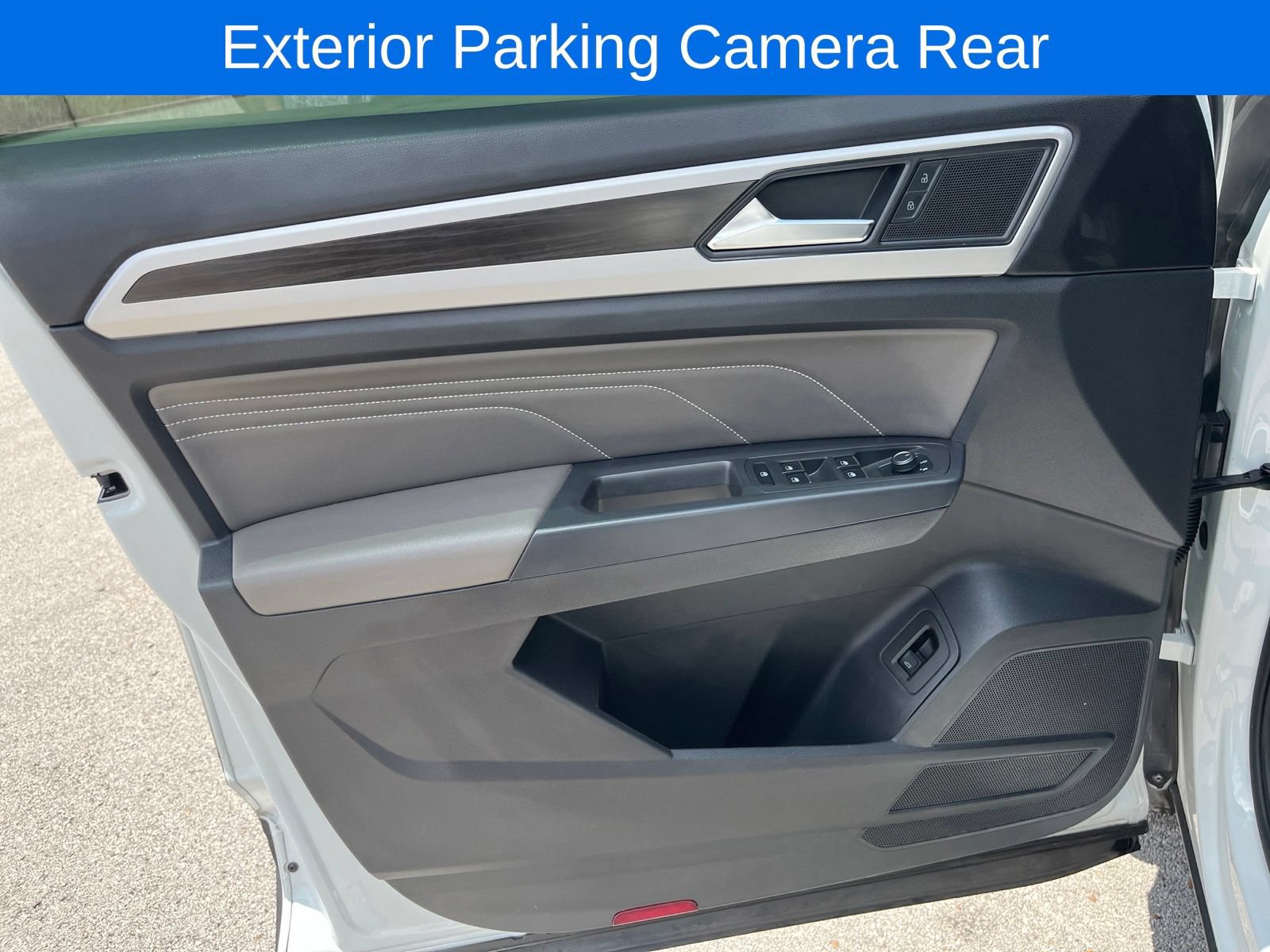 Used 2021 Volkswagen Atlas SE w/ Towing Package FWD image 12