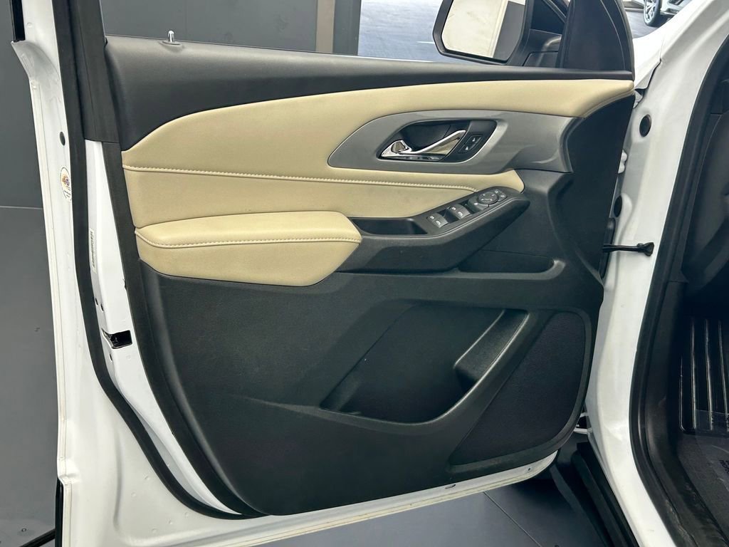 Used 2022 Chevrolet Traverse LS image 25