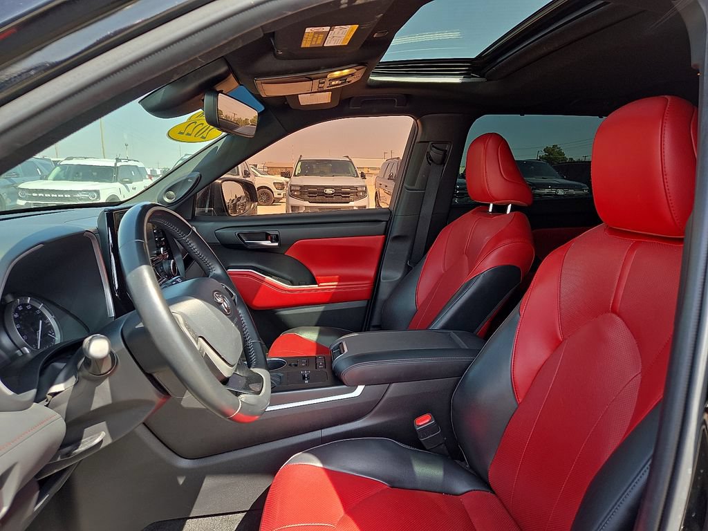 Used 2022 Toyota Highlander XSE FWD image 20