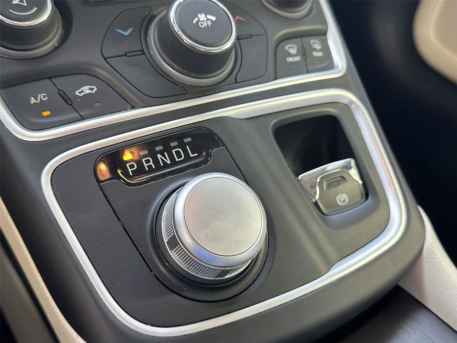 Used 2016 Chrysler 200 Limited FWD image 19