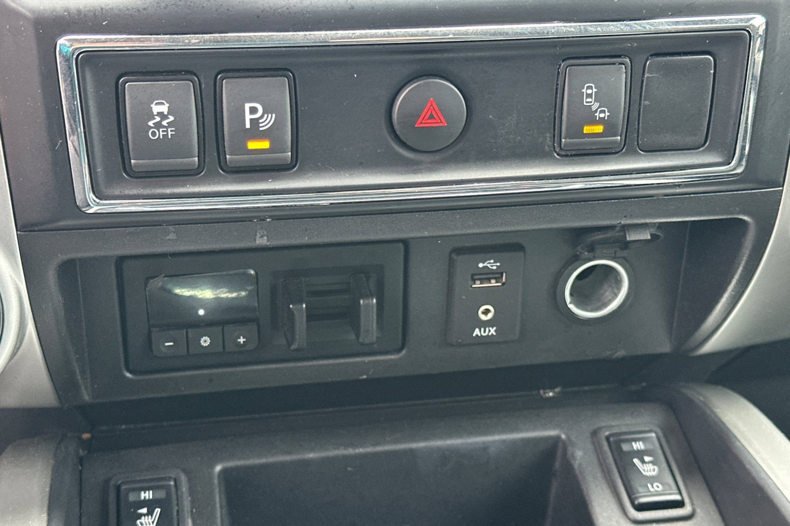 Used 2018 Nissan Titan SL w/ Chrome Package image 30