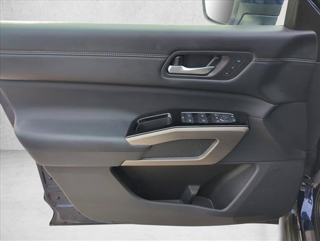 Used 2025 Nissan Pathfinder Platinum w/ Cargo Package FWD image 7