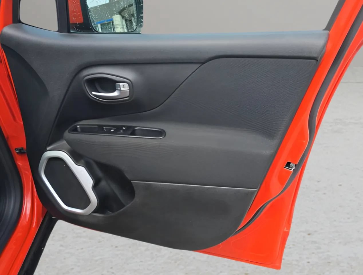 Used 2019 Jeep Renegade Latitude w/ Cold Weather Group AWD/4WD image 20