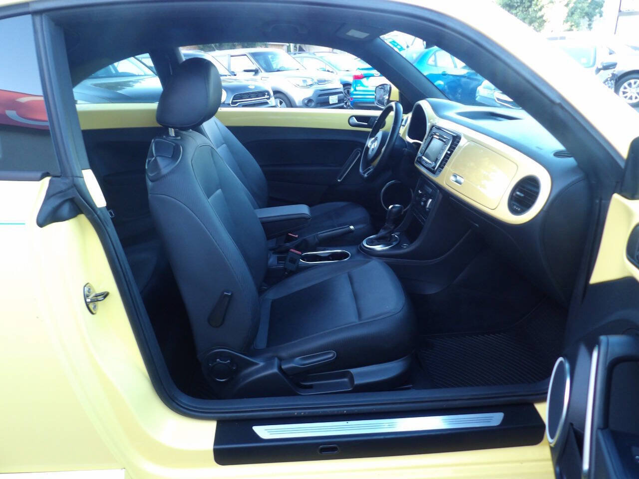 Used 2012 Volkswagen Beetle 2.5 FWD image 6