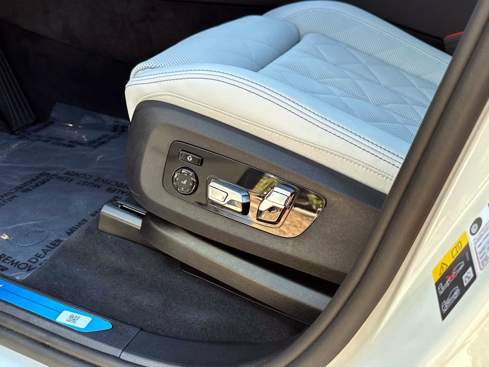 New 2026 BMW X5 xDrive50e w/ Climate Comfort Package image 19