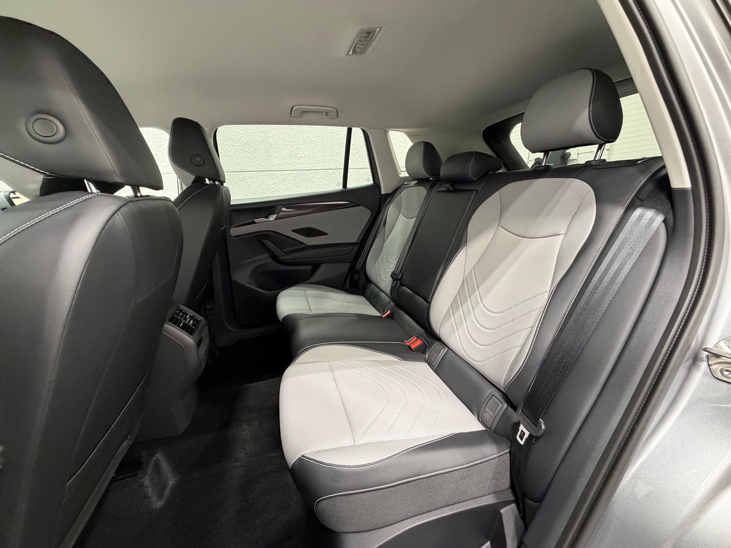 Used 2026 Volkswagen Tiguan SE FWD image 23