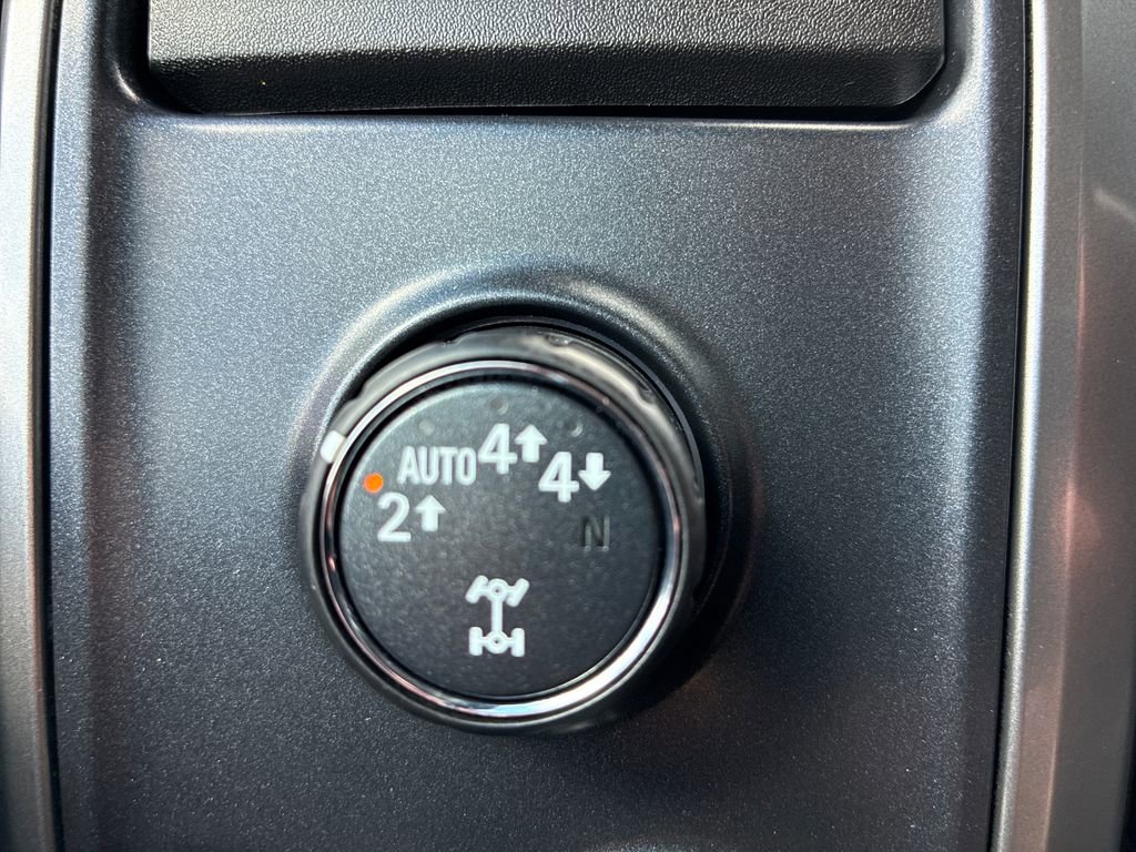 Used 2018 Chevrolet Silverado 1500 LT w/ Midnight Edition image 32