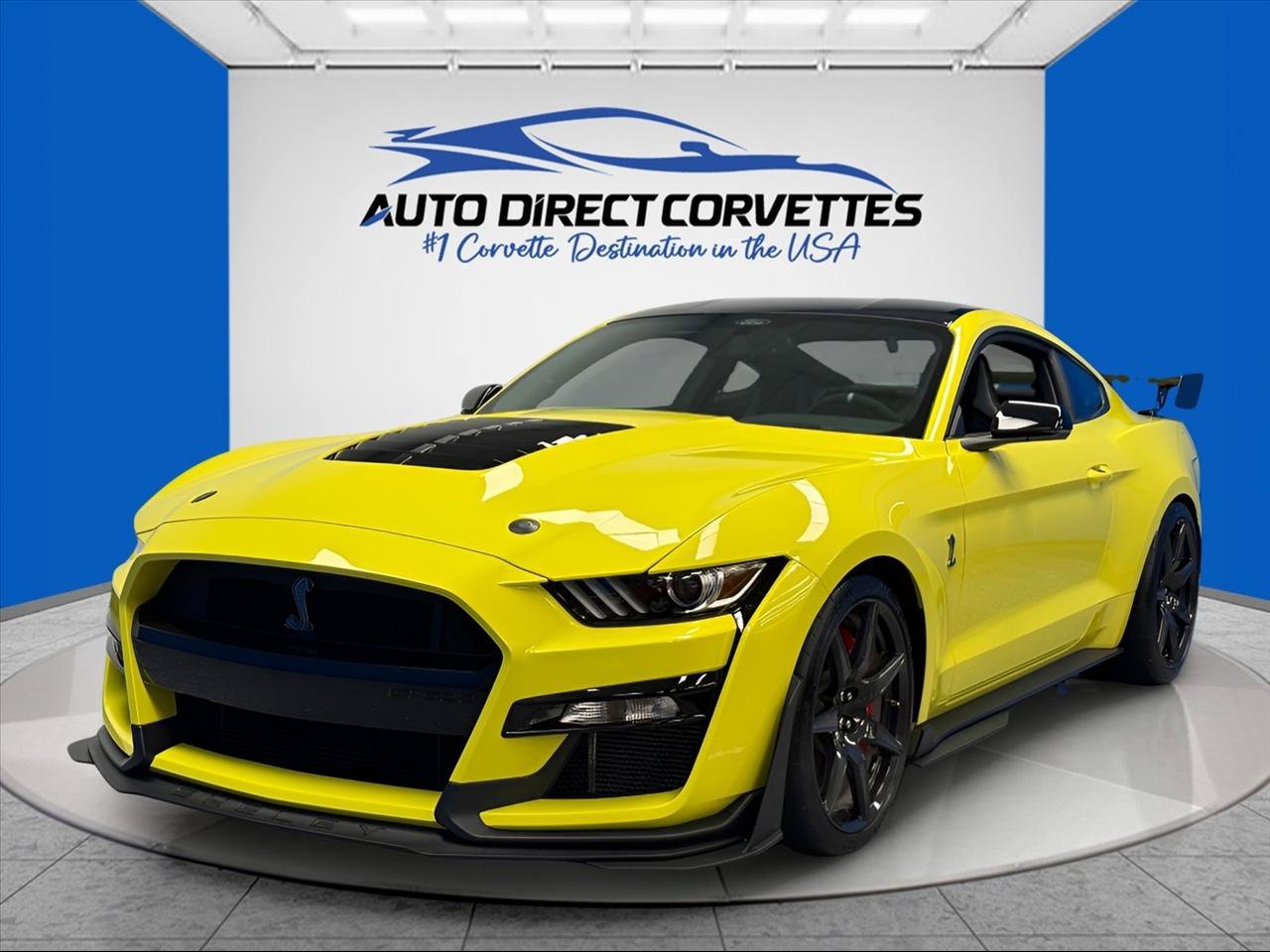Used 2021 Ford Mustang Shelby GT500 w/ Carbon Fiber Track Pack RWD image 1